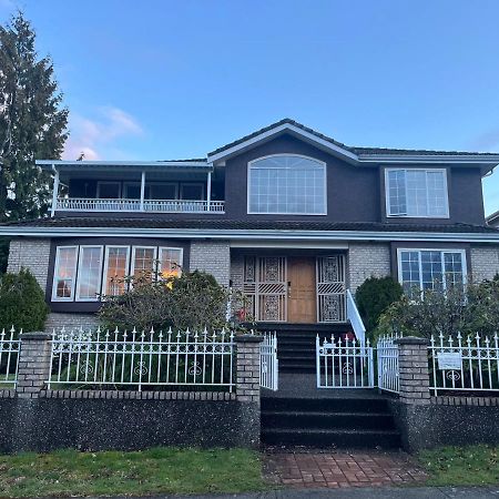 C And D Cozy Bedroom Vancouver Exterior foto